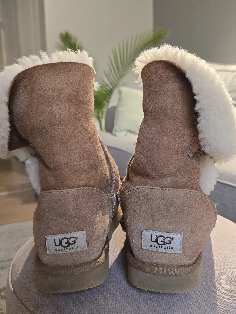 UGG Bailey Button II Chestnut Suede Sheepskin Boots Womens Size 10 Classic Short - Picture 3 of 5